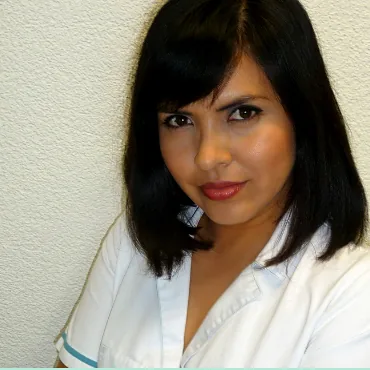 Portrait von Silvia Encarnacion, Kosmetikerin und Inhaberin von Silendi Cosmetic